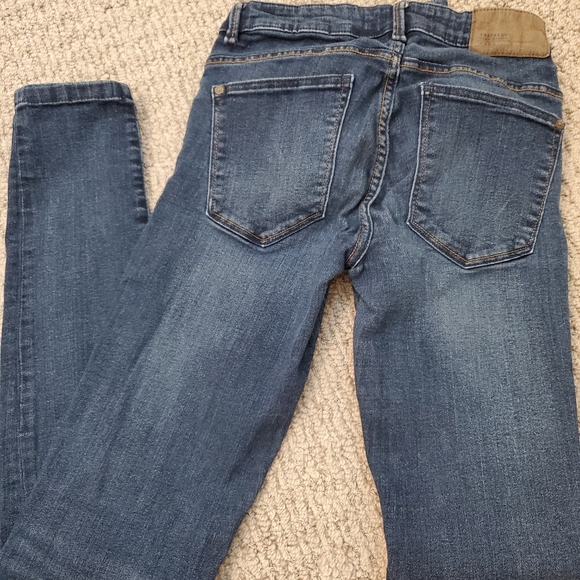 Zara jeans size 36 (I usually wear size 26/27) - Picture 2 of 4